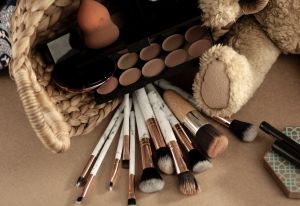 5 Beauty Essentials You Need When Traveling for Work